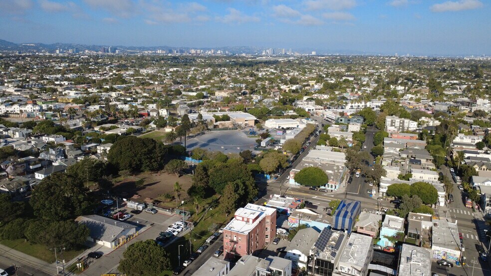 More Photos Of 1322 Innes Pl, Venice Office Residential For Sale