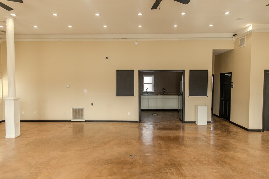 More Photos Of 1402 Bear St, Madison Specialty For Sale