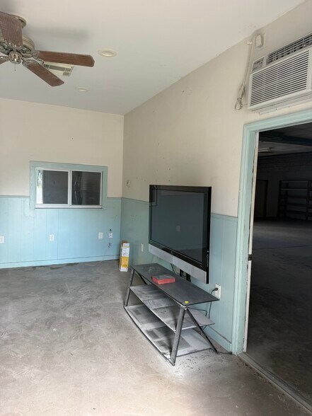 More Photos Of 1784 N Hercules Ave, Clearwater Flex For Lease