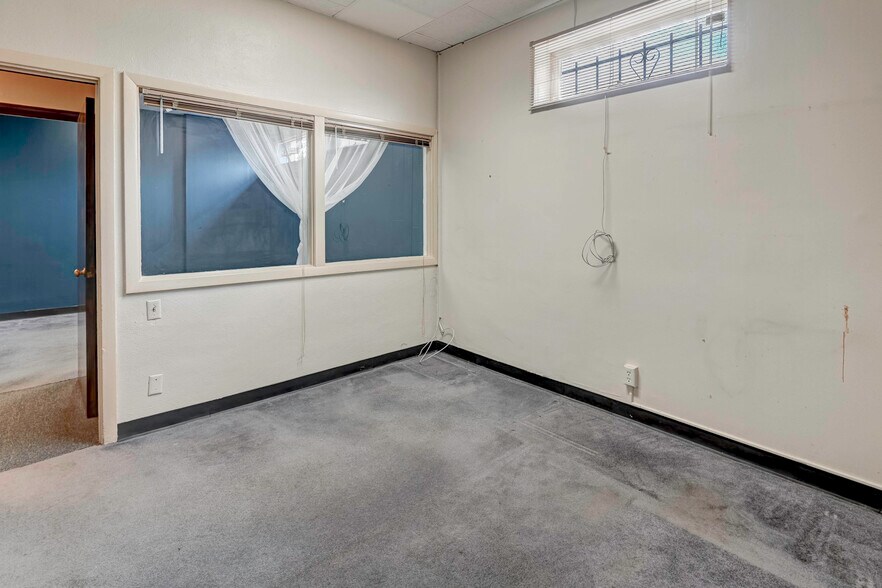 More Photos Of 4003 Pennsylvania Ave, Kansas City Office For Sale