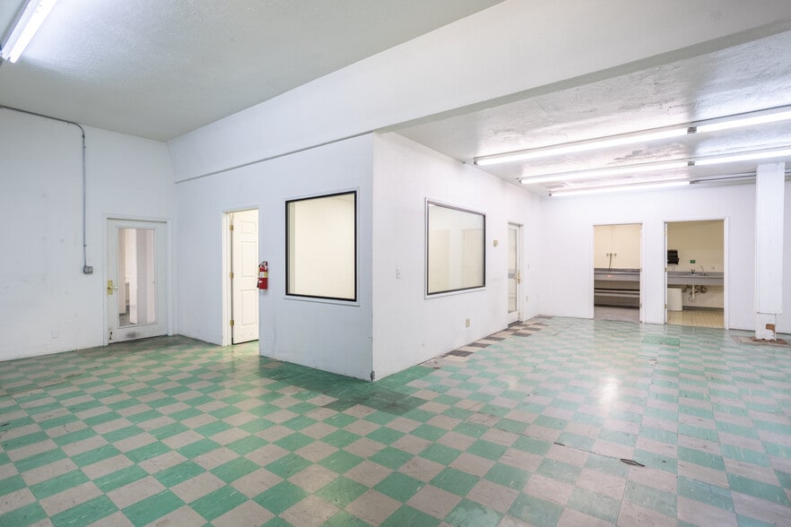 More Photos Of 1455 South St, Redding Flex For Sale