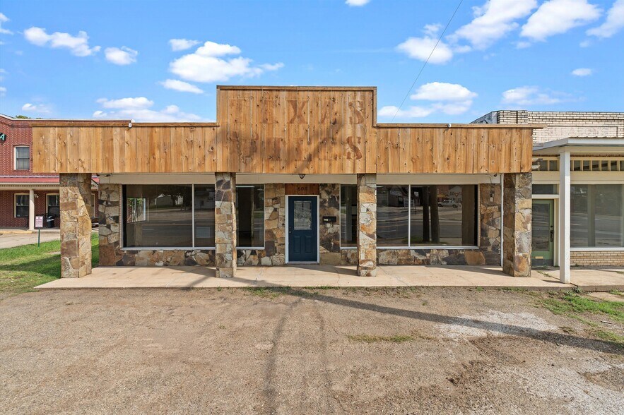 More Photos Of 605 E Broadway St, Jefferson General Retail For Sale