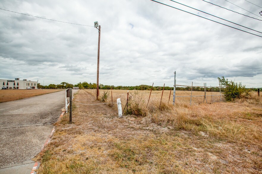 More Photos Of 6711 Grady Niblo Rd, Dallas Land For Sale