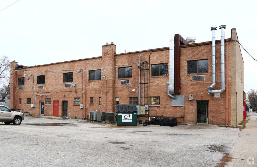 More Photos Of 500-506 N Lake St, Mundelein Coworking Space