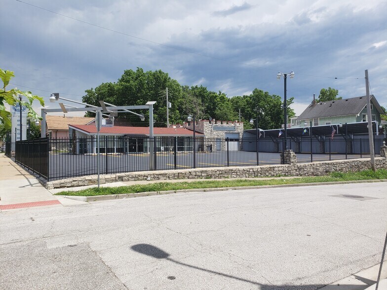 More Photos Of 1109-1111 Westport Rd, Kansas City Auto Dealership For Sale