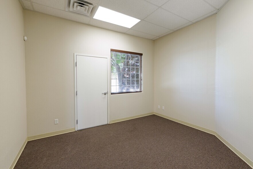 More Photos Of 1565 Shaw Ave, Clovis Office For Lease