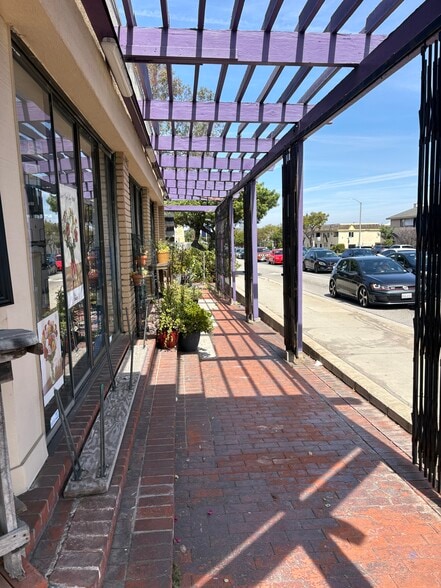More Photos Of 2709 Artesia Blvd, Redondo Beach Storefront For Lease