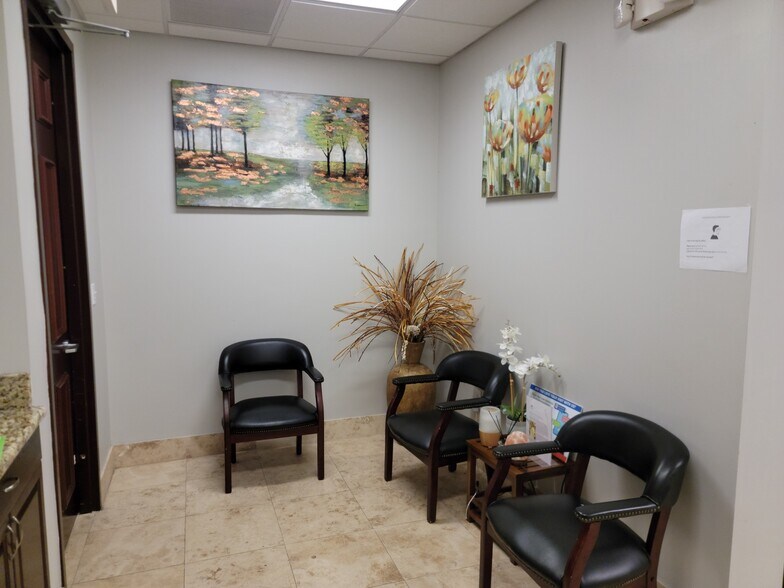 More Photos Of 2295 S Hiawassee Rd, Orlando Office For Lease