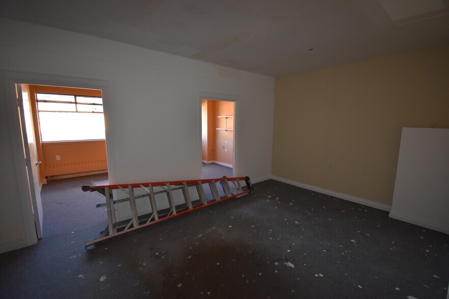 More Photos Of 811-825 S 3rd St, Renton Storefront Retail Office For Lease