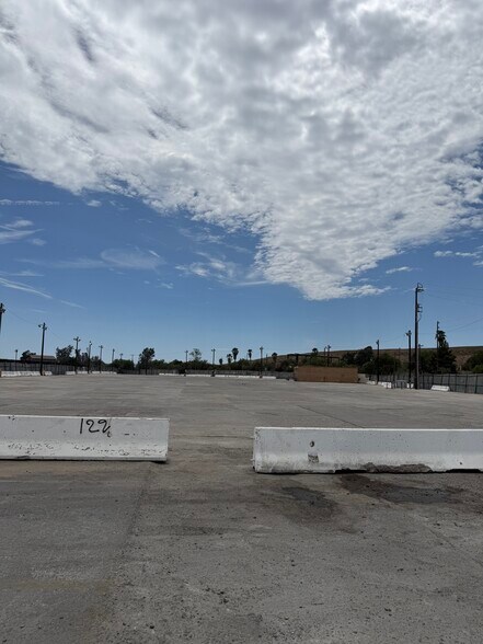 More Photos Of 9250 Tujunga Ave, Sun Valley Land For Lease