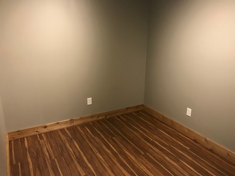 More Photos Of 871 S Arbor Vitae, Edwardsville General Retail For Lease