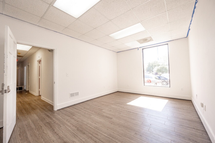 More Photos Of 565-595 Garden Walk Blvd, Atlanta Freestanding For Lease