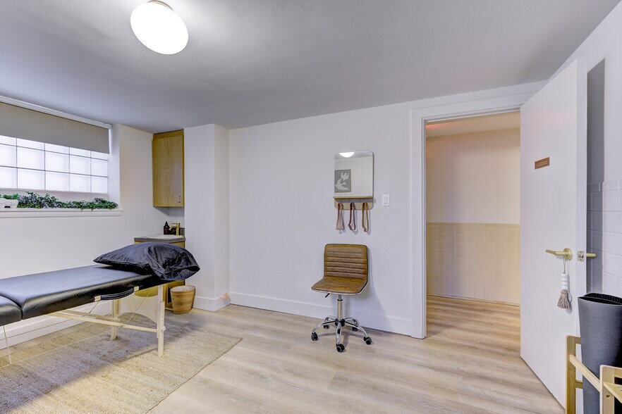 More Photos Of 8750 W 9 Mile Rd, Oak Park Office Residential For Lease