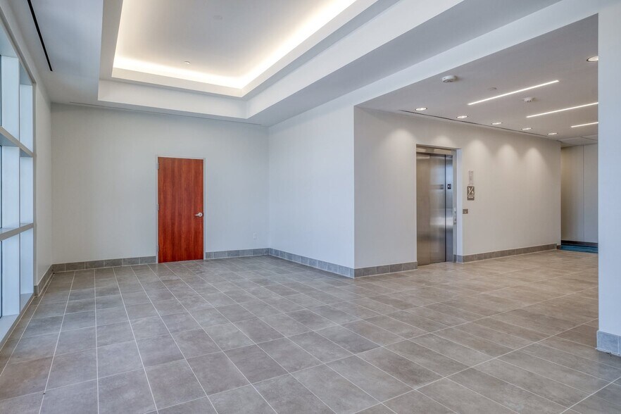 More Photos Of 12601 Metric Blvd, Austin Office For Sale