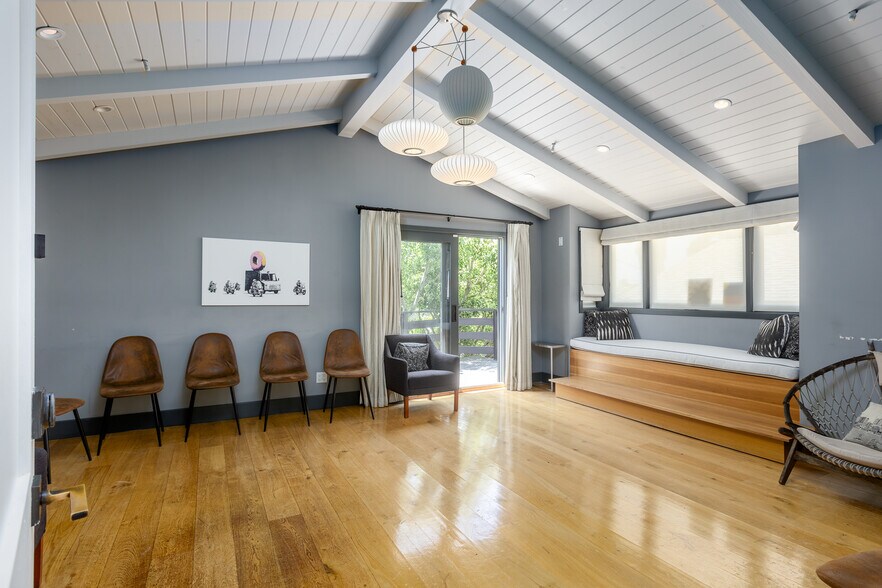 More Photos Of 1746 Abbot Kinney Blvd, Venice Loft Creative Space For Lease