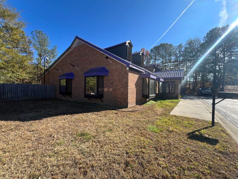 More Photos Of 2845 Mountain Industrial Blvd, Tucker Restaurant For Lease