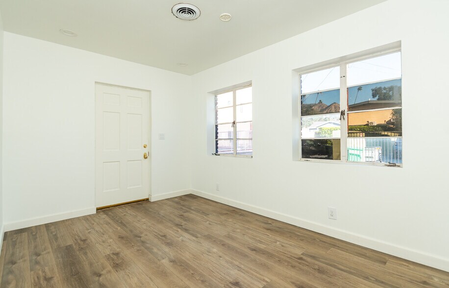 More Photos Of 2028 Lake Ave, Altadena Office For Sale