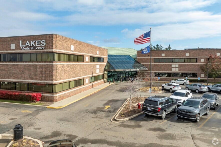 More Photos Of 2300 Haggerty Rd, West Bloomfield Medical For Lease