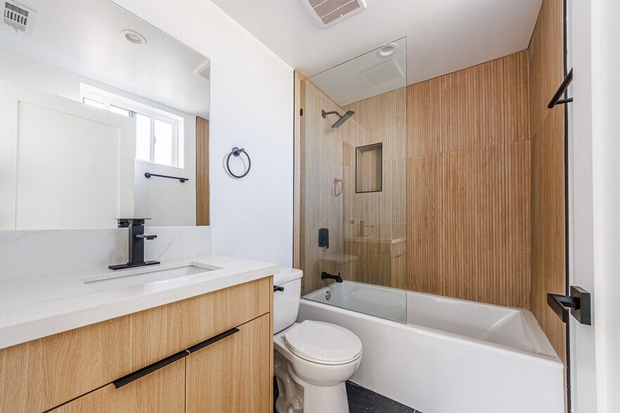 More Photos Of 13461 Beach Ave, Marina Del Rey Multifamily For Sale