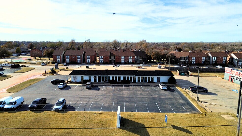 Primary Photo Of 551-553 N Mustang Rd, Mustang Office For Sale