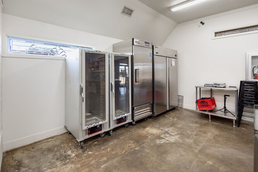 More Photos Of 2606 S Texas Ave, Bryan Restaurant For Sale