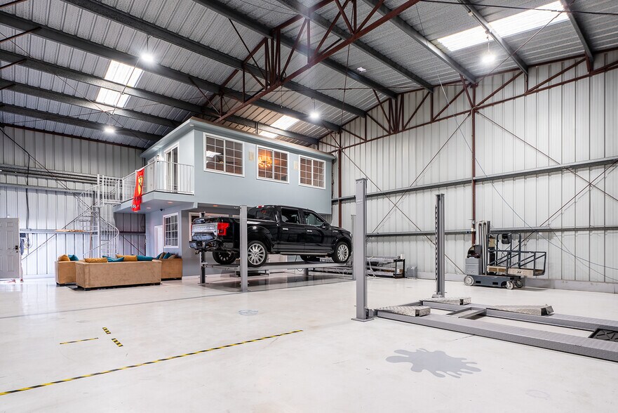 More Photos Of 8626 Gibbs Dr, San Diego Airplane Hangar For Sale