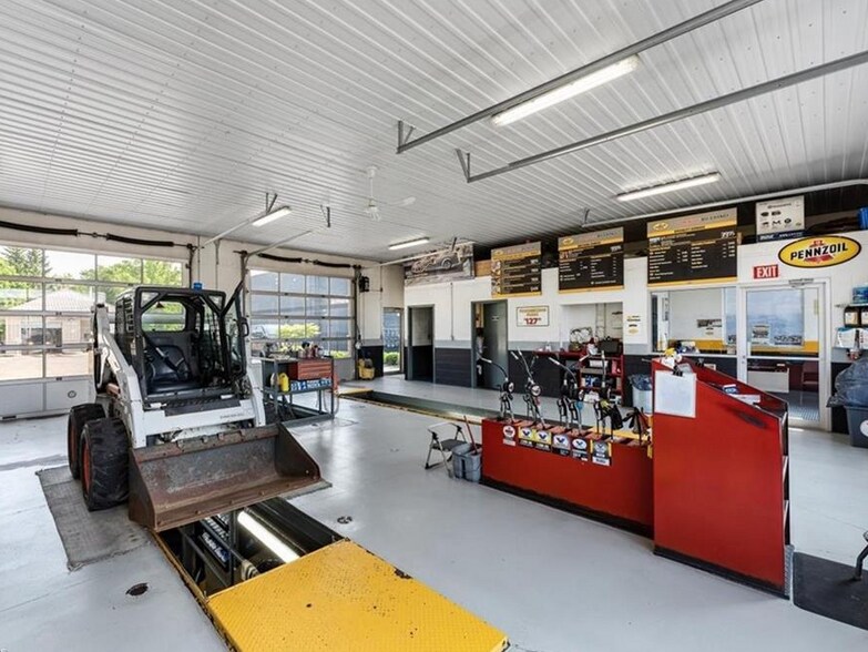 More Photos Of 158 Hwy 20 W, Fonthill Auto Repair For Sale