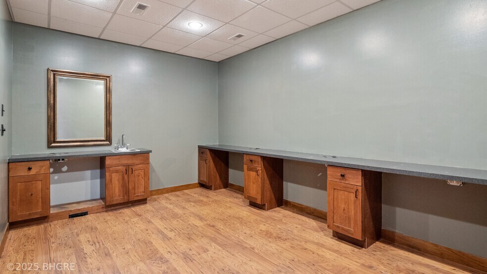 More Photos Of 202 S 9th St, Indianola Storefront For Sale