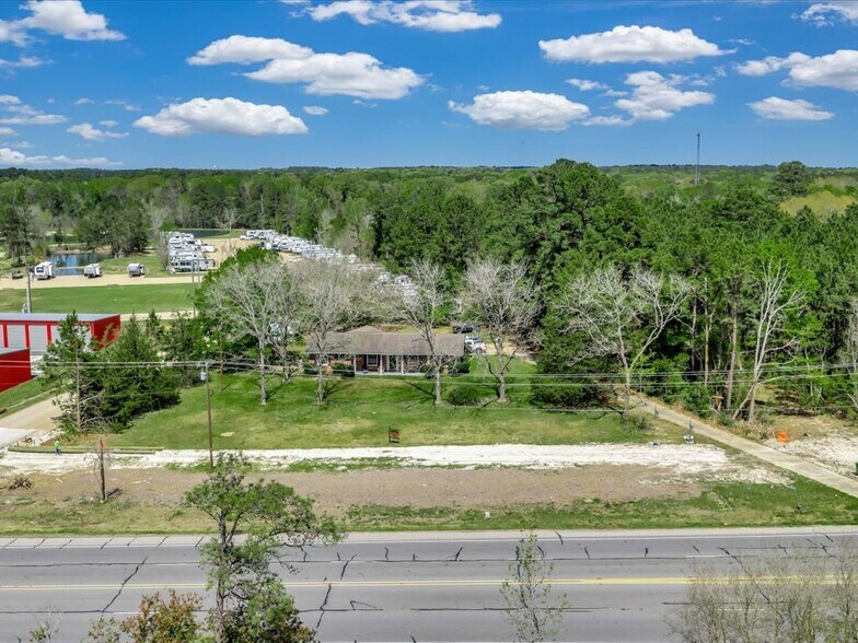 More Photos Of 9021 S US Highway 69, Huntington Flex For Sale