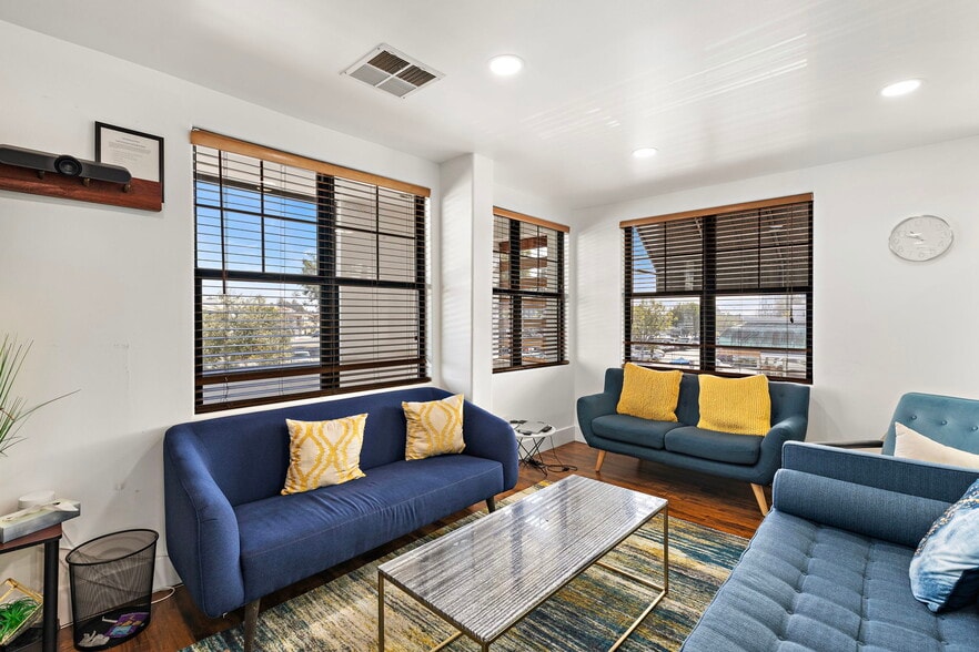 More Photos Of 3404-3406 Via Lido, Newport Beach Office For Lease