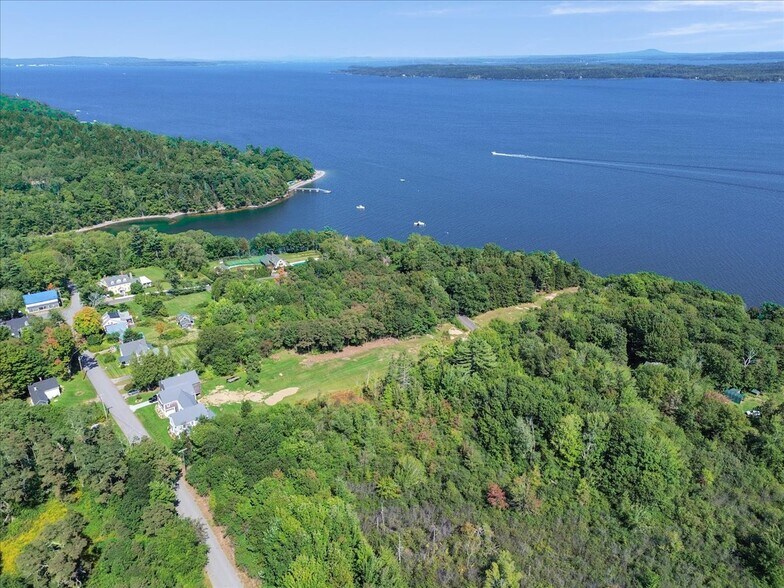 More Photos Of 608 Atlantic Hwy, Northport Freestanding For Sale