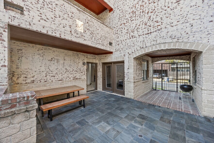 More Photos Of 5100 Mission Ave, Dallas Apartments For Sale