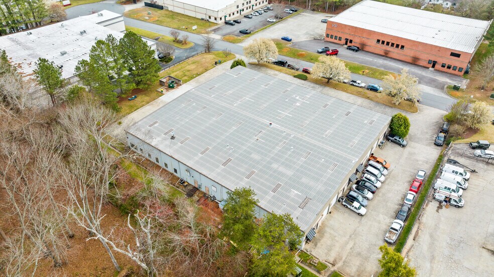 More Photos Of 1150 Alpha Dr, Alpharetta Distribution For Lease