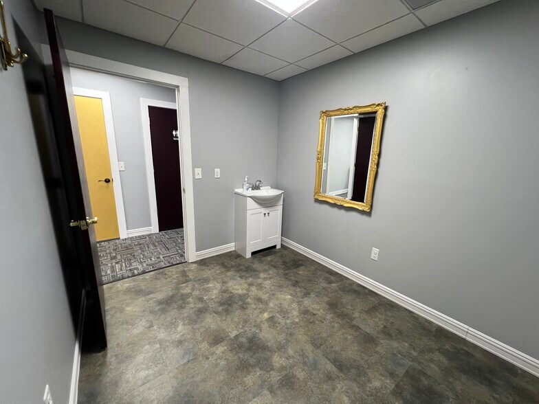 More Photos Of 1010 Ohio Pike, Cincinnati Medical For Sale