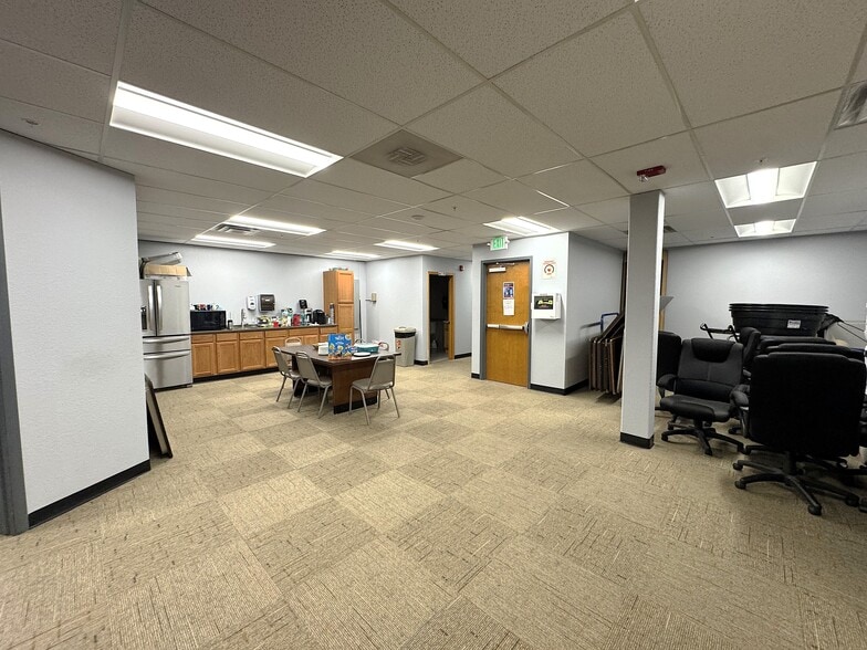 More Photos Of 3025 W Hampden Ave, Englewood Showroom For Sale