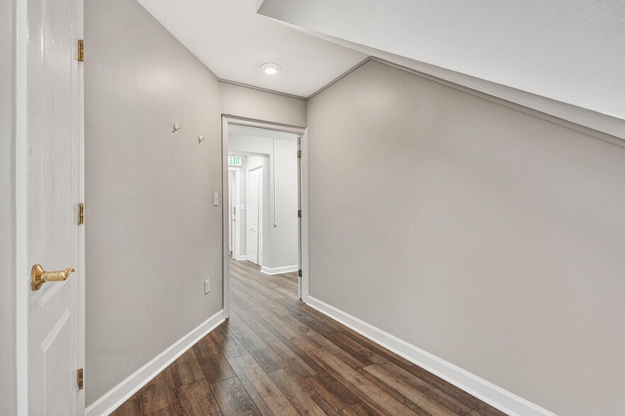 More Photos Of 5034 Williamson Rd NW, Roanoke Office For Lease