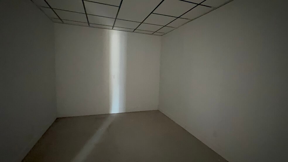 More Photos Of 1000 Phippen Waiters Rd, Dania Warehouse For Lease