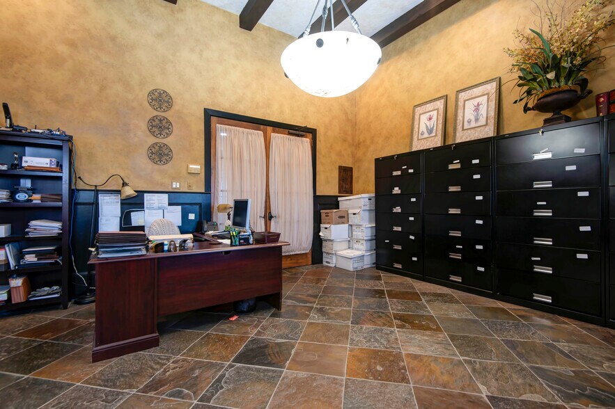 More Photos Of 1531 E Bradford Pky, Springfield Medical For Sale