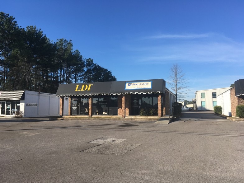 More Photos Of 1170 W I65 Service Rd S, Mobile Storefront Retail Office For Lease