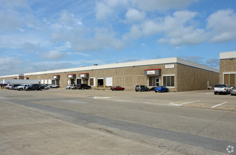 More Photos Of 3276-3284 Quebec St, Dallas Unknown For Lease