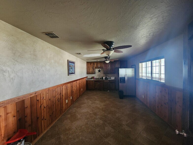 More Photos Of 2620 E Corral Ave, Kingsville Warehouse For Lease