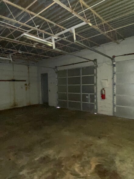 More Photos Of 1321 Forest Ave, Middletown Warehouse For Sale