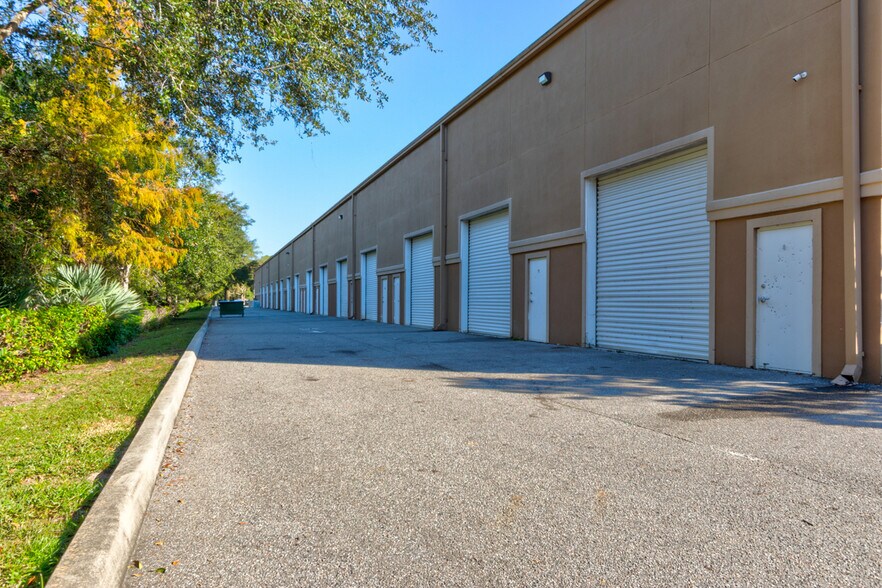 More Photos Of 585 Commonwealth Blvd, Port Orange Manufacturing For Sale