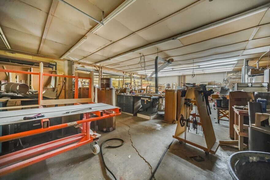 More Photos Of 264 Saint Catherine St, New Haven Industrial For Sale