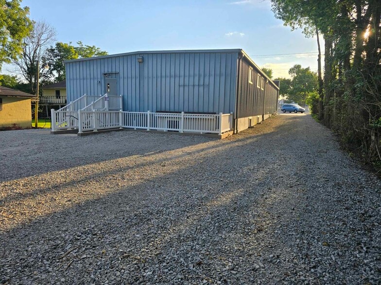 More Photos Of 661 N County Road 25A, Troy Daycare Center For Lease