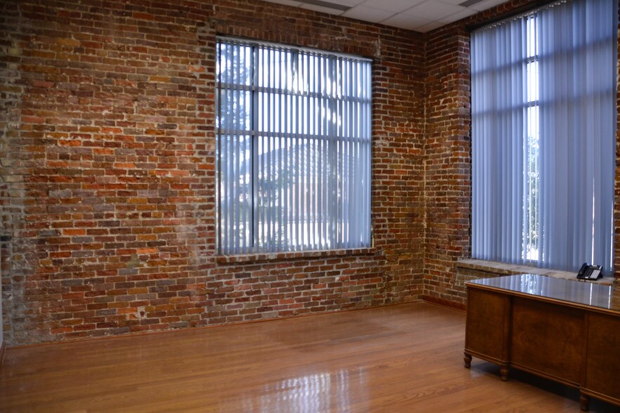 More Photos Of 1001 La Harpe Blvd, Little Rock Office For Sale