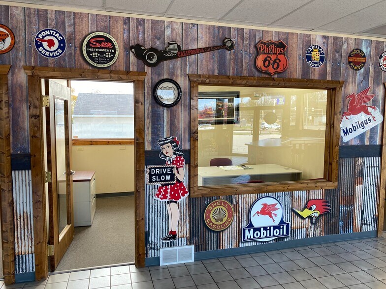 More Photos Of W7293 US Highway 10 114, Menasha Auto Dealership For Sale