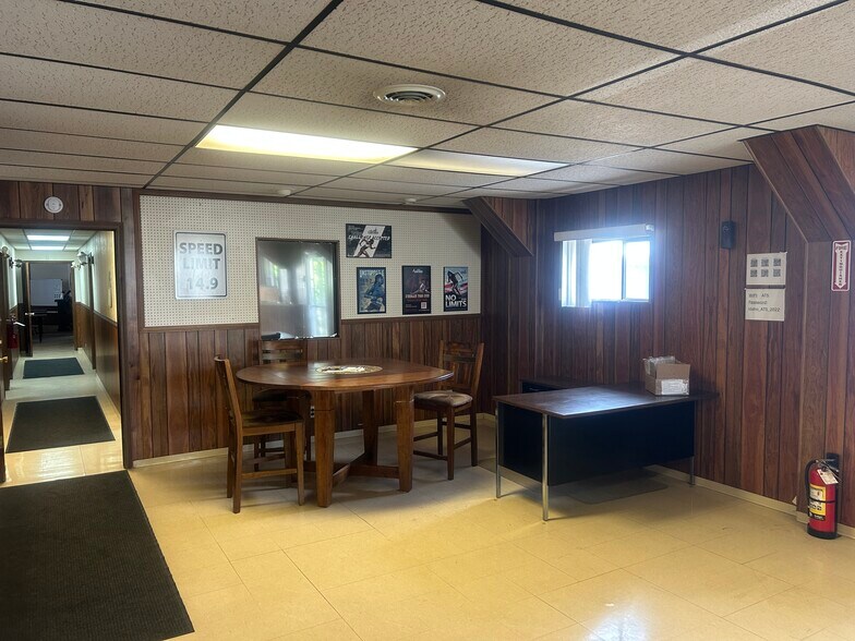 More Photos Of 1921 N Harrison Ave, Pocatello Flex For Sale