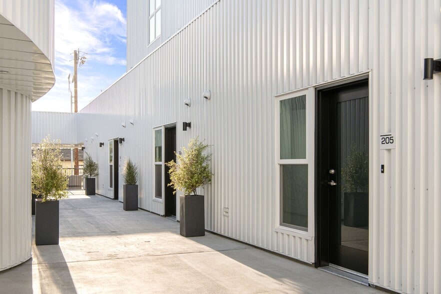 More Photos Of 11700 W Magnolia Blvd, Valley Village Apartments For Sale