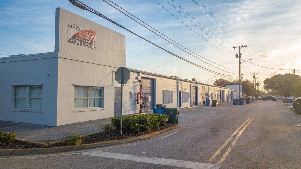 More Photos Of 511-545 NE 32nd St, Oakland Park Warehouse For Lease